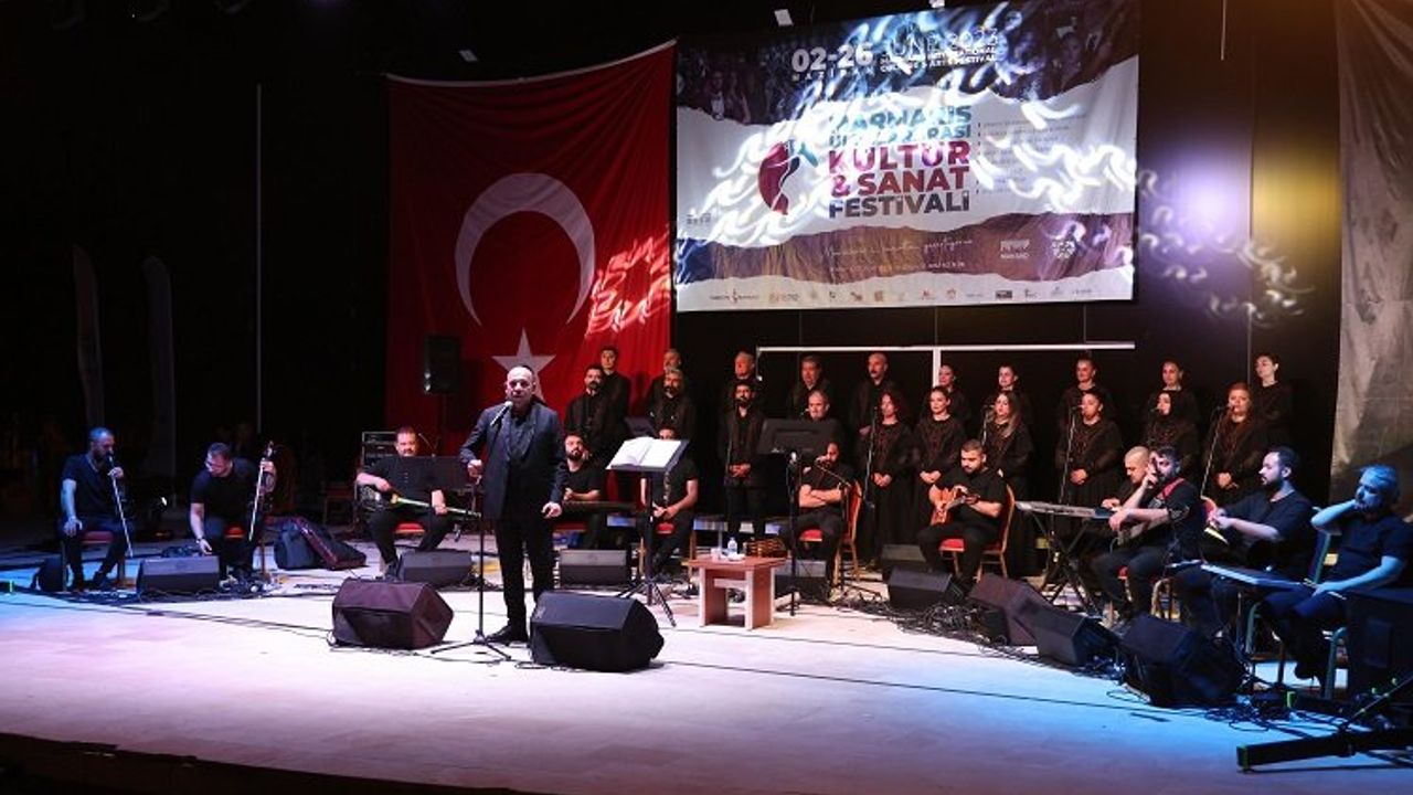 Antalya Medeniyetler Korosu Marmaris'i salladı