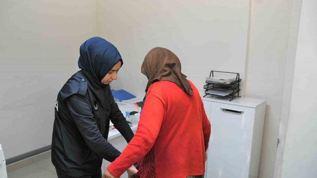 Aksaray Belediyesi zabıta ekipleri dilencilere yönelik denetim yaptı