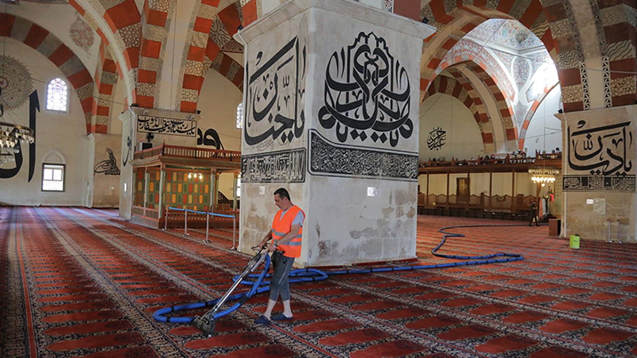Edirne'de camilerde temizlik çalışması